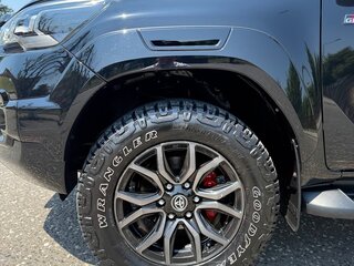 2022 Toyota Hilux VIII Рестайлинг 2, чёрный, 5650000 рублей, вид 5
