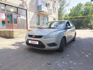 2010 Ford Focus II Рестайлинг, серебристый, 650000 рублей, вид 1