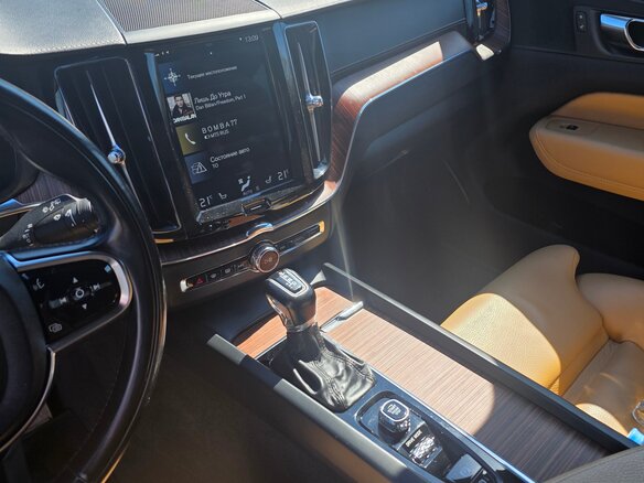 2020 Volvo XC60 II, чёрный, 4000000 рублей - вид 9