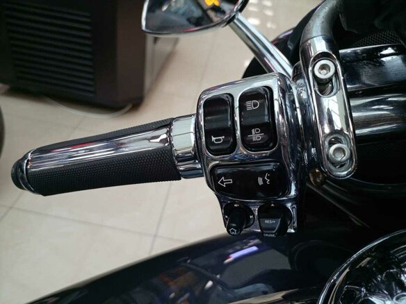 2016 Harley-Davidson CVO Limited, серый - вид 11