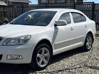 2012 Skoda Octavia II (A5) Рестайлинг, белый, 845000 рублей, вид 1