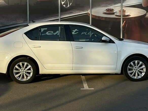 2017 Skoda Octavia III (A7) Рестайлинг, белый, 1689000 рублей - вид 5