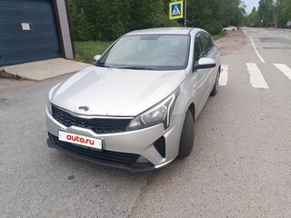 2021 Kia Rio IV Рестайлинг, серый, 990000 рублей, вид 1