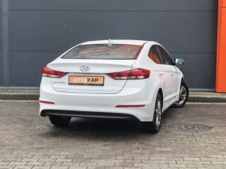2017 Hyundai Elantra VI (AD), белый, 1529000 рублей, вид 4