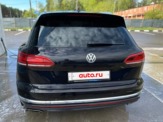 2019 Volkswagen Touareg III, чёрный, 3900000 рублей, вид 4