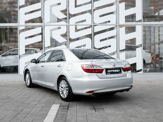 2015 Toyota Camry VII (XV50) Рестайлинг, серебристый, 1830000 рублей, вид 2