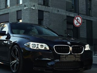 2013 BMW M5 V (F10), синий, 3800000 рублей, вид 3