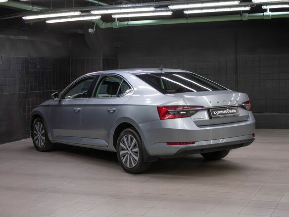2021 Skoda Superb III Рестайлинг, серый, 1847000 рублей - вид 5