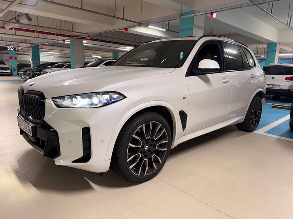 2025 BMW X5 40i IV (G05/G18) Рестайлинг, белый, 13700000 рублей - вид 1