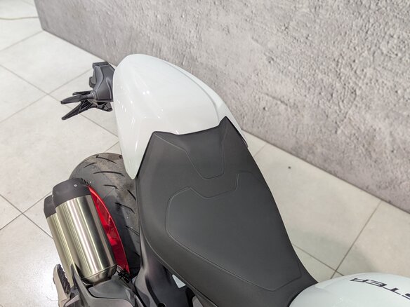 2026 Ducati Monster, белый, 2100000 рублей - вид 5