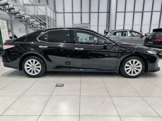 2021 Toyota Camry VIII (XV70), чёрный, 2030000 рублей, вид 4
