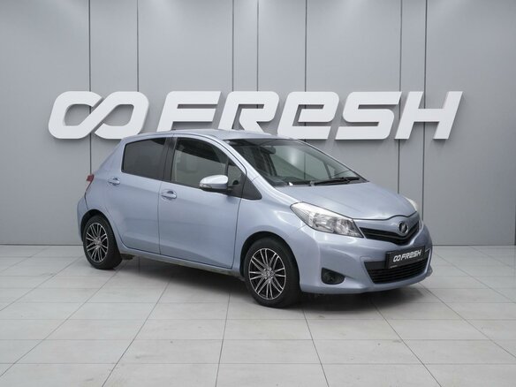 2013 Toyota Vitz III (XP130), синий, 450000 рублей