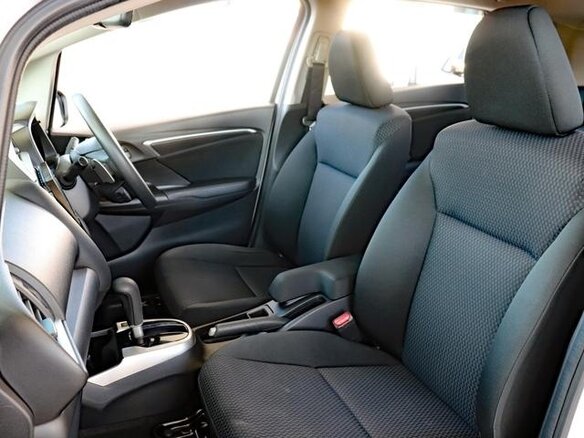 2020 Honda Fit III Рестайлинг, белый, 1055000 рублей - вид 16