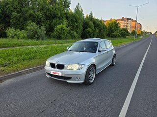 2005 BMW 1 серии 118i I (E81/E82/E87/E88), серебристый, 600000 рублей, вид 1