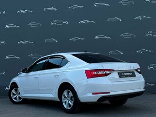 2021 Skoda Superb III Рестайлинг, белый, 2368300 рублей, вид 4