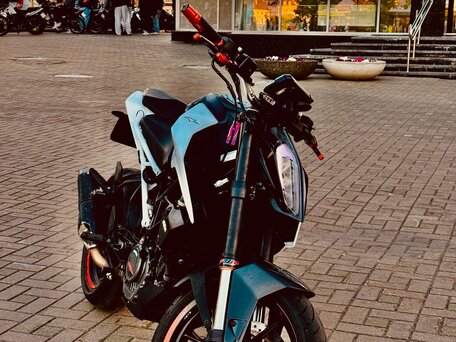 2017 KTM 125 Duke, белый, 424524 рублей, вид 1