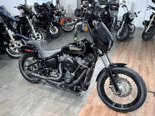 2018 Harley-Davidson Street Bob, чёрный, 1399000 рублей, вид 2