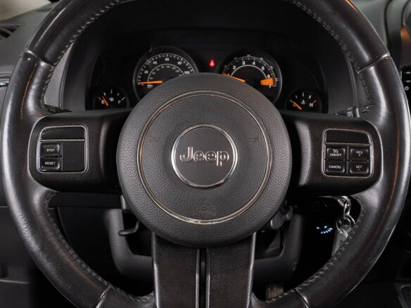 2015 Jeep Liberty (Patriot), серый - вид 15