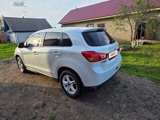 2013 Mitsubishi ASX I Рестайлинг, белый, 950000 рублей, вид 4
