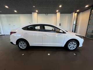 2022 Hyundai Solaris II Рестайлинг, белый, 1750000 рублей, вид 2