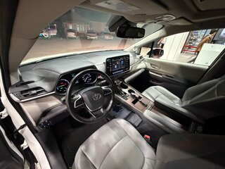 2020 Toyota Sienna IV, белый, 4000000 рублей, вид 3