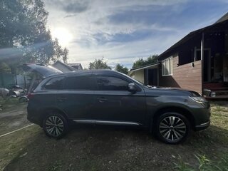 2019 Mitsubishi Outlander III Рестайлинг 3, серый, 2100000 рублей, вид 3