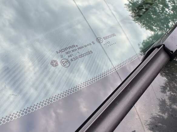 2017 Dodge Challenger III Рестайлинг 2, красный, 4000000 рублей - вид 13