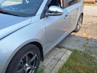 2013 Chevrolet Cruze I Рестайлинг, серебристый, 1000000 рублей, вид 3