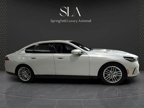 2025 BMW 5 серии 530i xDrive VIII (G60/G61/G68), белый, 5477500 рублей - вид 3