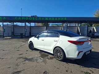 2017 Kia Rio IV, белый, 750000 рублей, вид 3