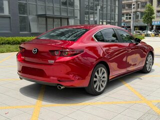 2022 Mazda 3 Axela IV (BP), красный, 1605000 рублей, вид 4