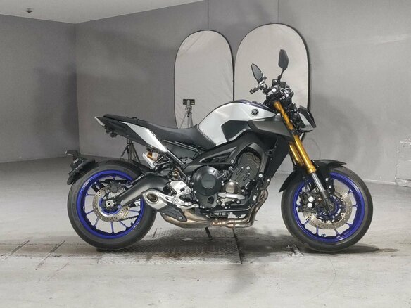 2019 Yamaha MT-09 (FZ-09), серый, 880000 рублей
