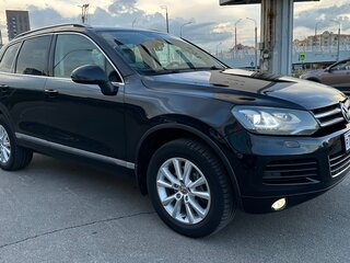 2010 Volkswagen Touareg II, чёрный, 2400000 рублей, вид 2