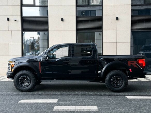2026 Ford F-150 Raptor XIV Рестайлинг, чёрный - вид 2