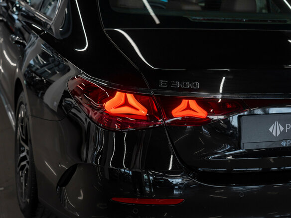 2026 Mercedes-Benz E-Класс 300 VI (W214, S214), чёрный - вид 26