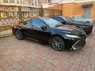 2021 Toyota Camry VIII (XV70) Рестайлинг, чёрный, 2950000 рублей, вид 4