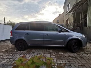 2011 Opel Zafira B Рестайлинг, серебристый, 760000 рублей, вид 3