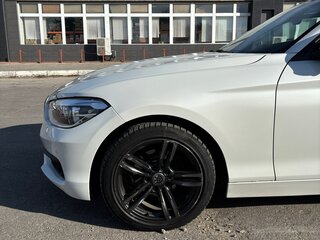 2018 BMW 1 серии 118i II (F20/F21) Рестайлинг 2, белый, 1340000 рублей, вид 3