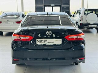 2021 Toyota Camry VIII (XV70) Рестайлинг, чёрный, 2899000 рублей, вид 5