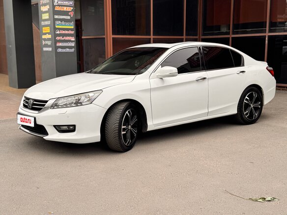 2013 Honda Accord IX, белый, 1500000 рублей - вид 5