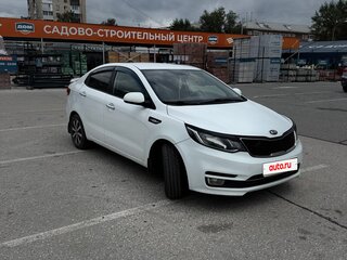 2017 Kia Rio III Рестайлинг, белый, 780000 рублей, вид 4