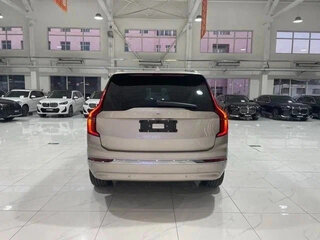 2025 Volvo XC90 B6 II Рестайлинг 2, серый, 7030000 рублей, вид 4