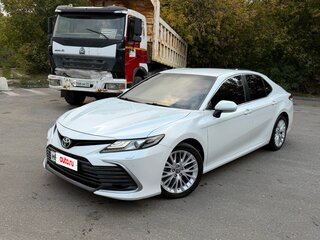 2021 Toyota Camry VIII (XV70) Рестайлинг, белый, 2850000 рублей, вид 1