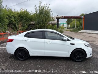 2014 Kia Rio 6-speed III, белый, 710000 рублей, вид 3