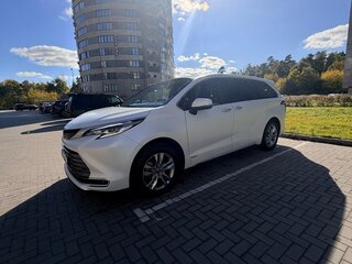 2025 Toyota Sienna IV, белый, 7900000 рублей, вид 4