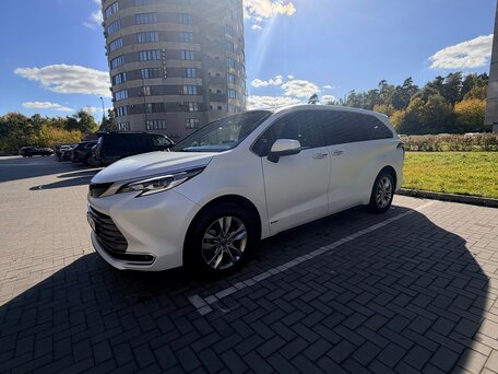 2025 Toyota Sienna IV, белый, 7700000 рублей, вид 4