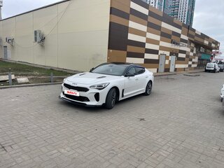 2019 Kia Stinger I, белый, 2360000 рублей, вид 1