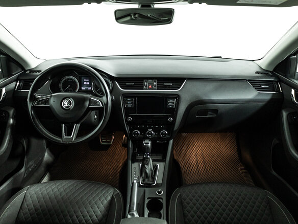 2017 Skoda Octavia III (A7) Рестайлинг, белый - вид 12