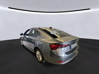 2022 Skoda Octavia IV (A8), серый, 2525000 рублей, вид 2