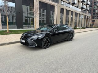 2021 Toyota Camry VIII (XV70) Рестайлинг, чёрный, 2799000 рублей, вид 1